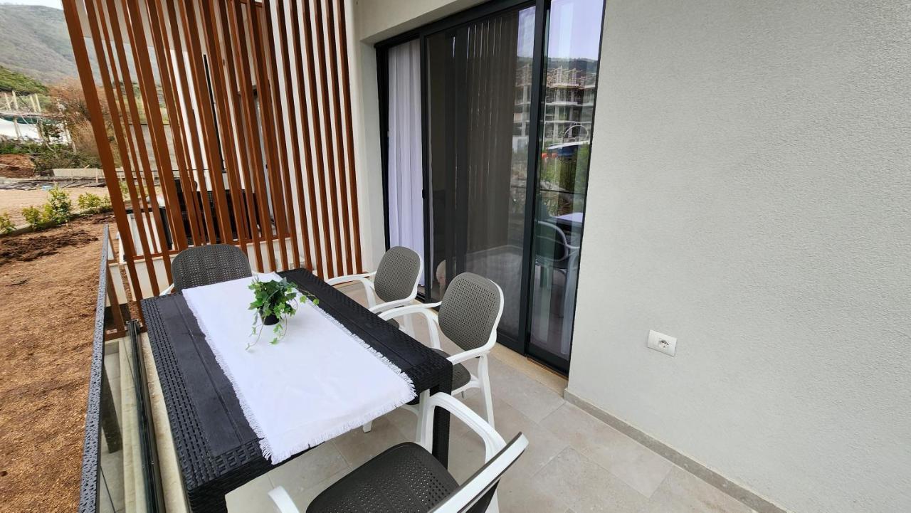 Solar Rooms And Apartments Himare Exterior photo